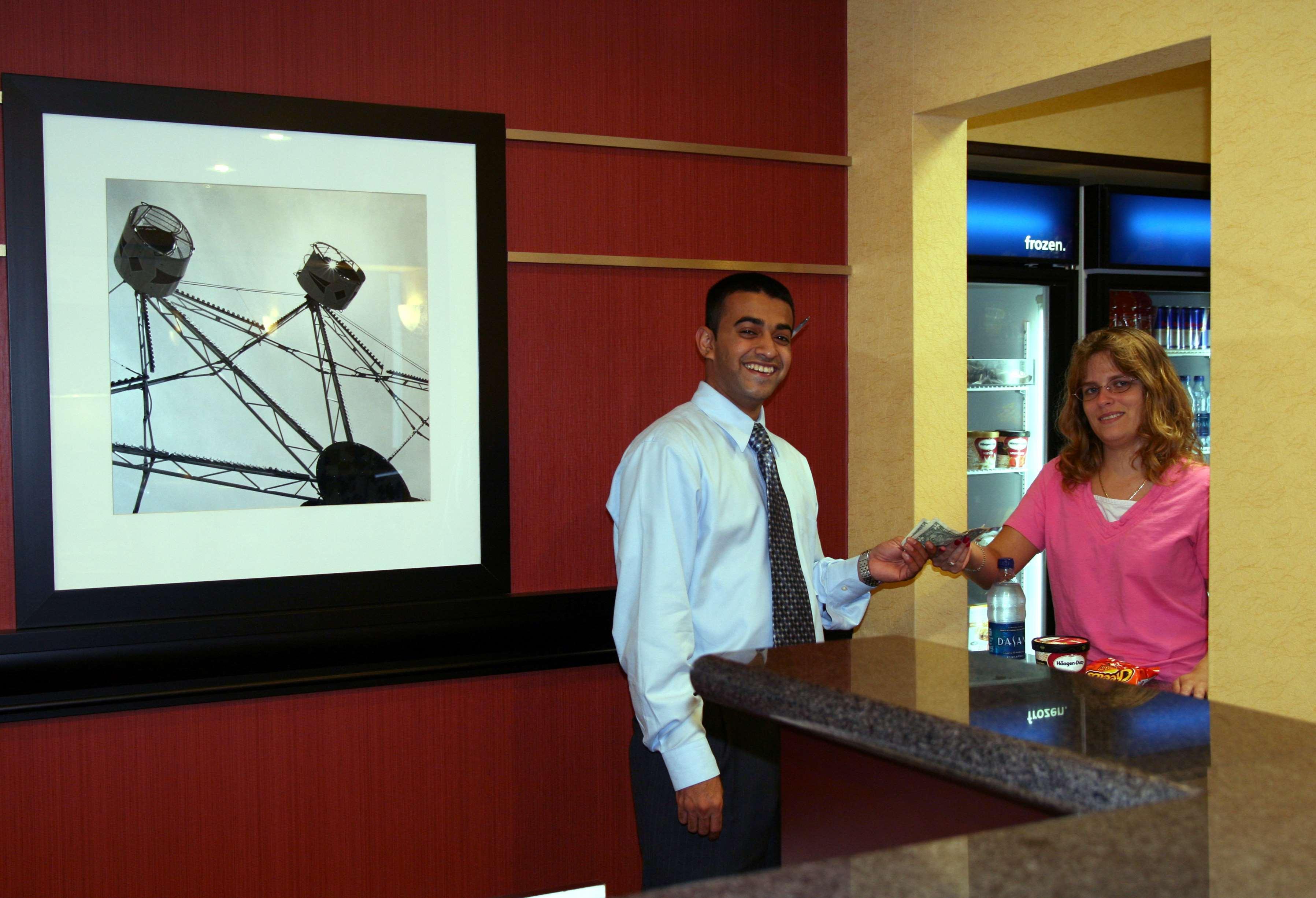 Hotel Hampton & East 3*