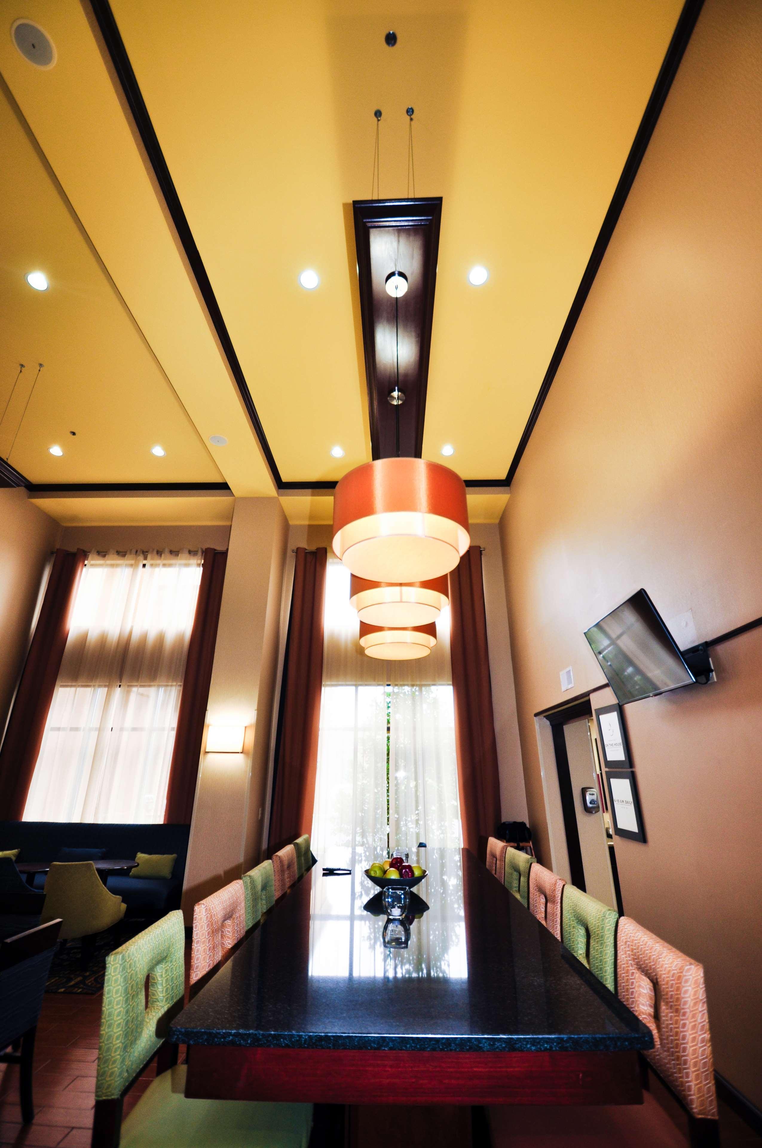 Hotel Hampton & East 3*