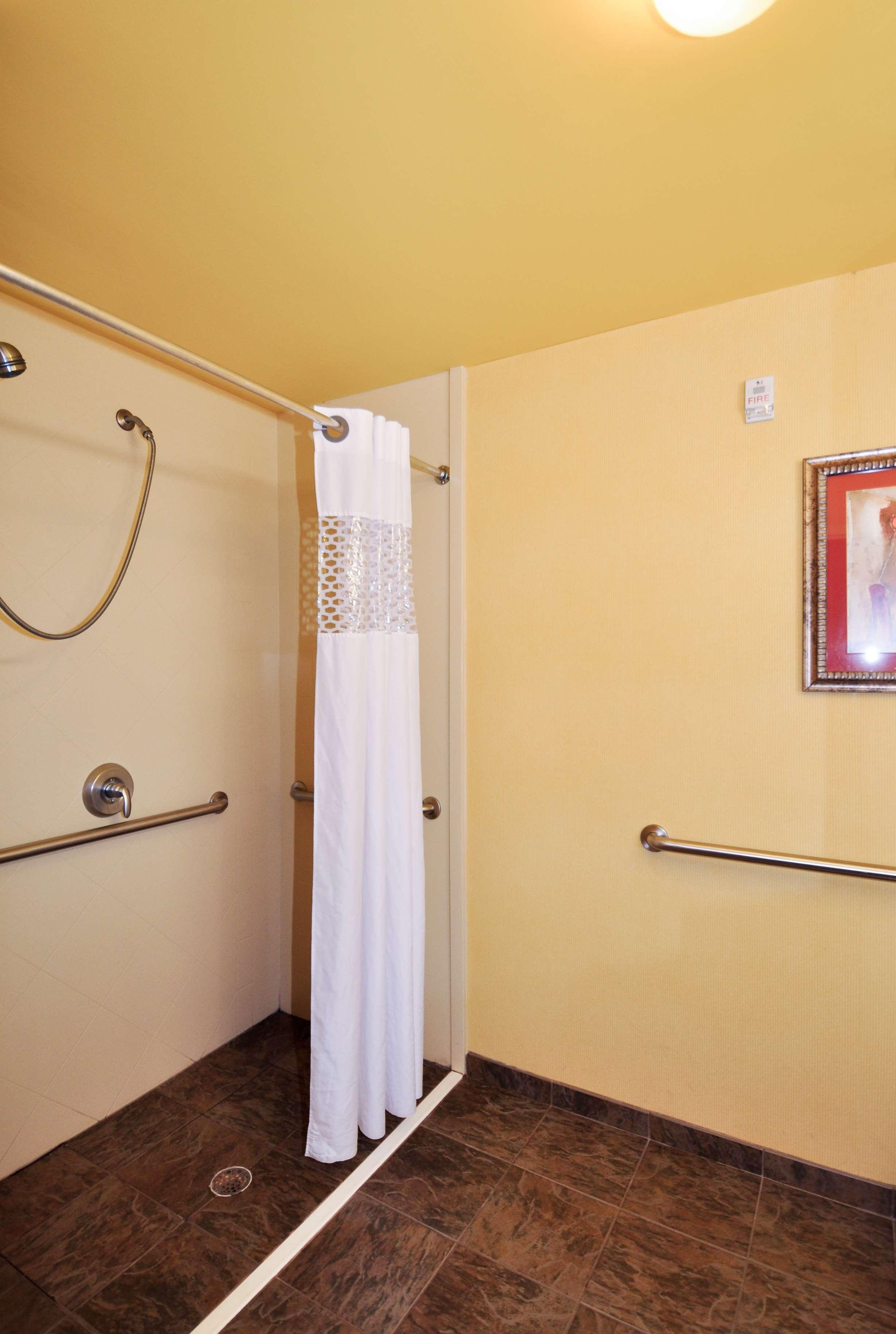 Hampton & East Hotel 3*
