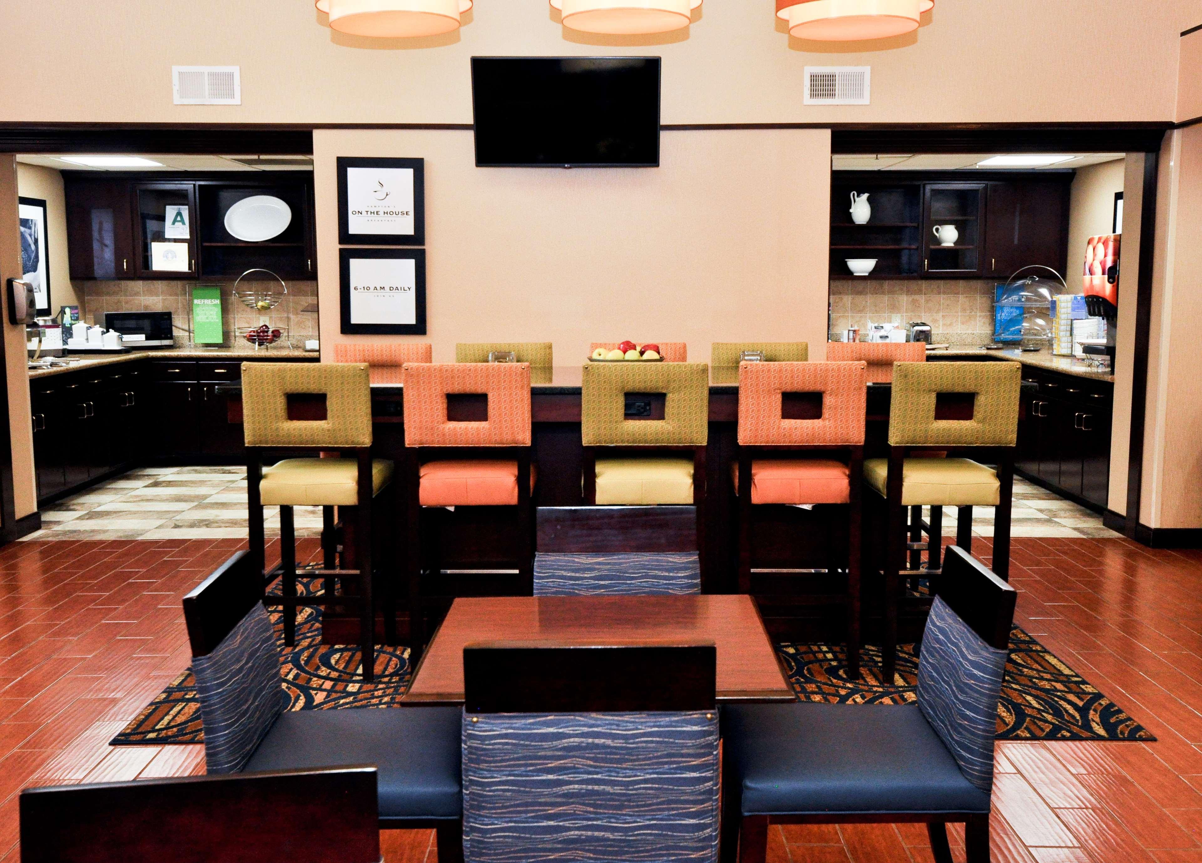 Hotel Hampton & East Louisville