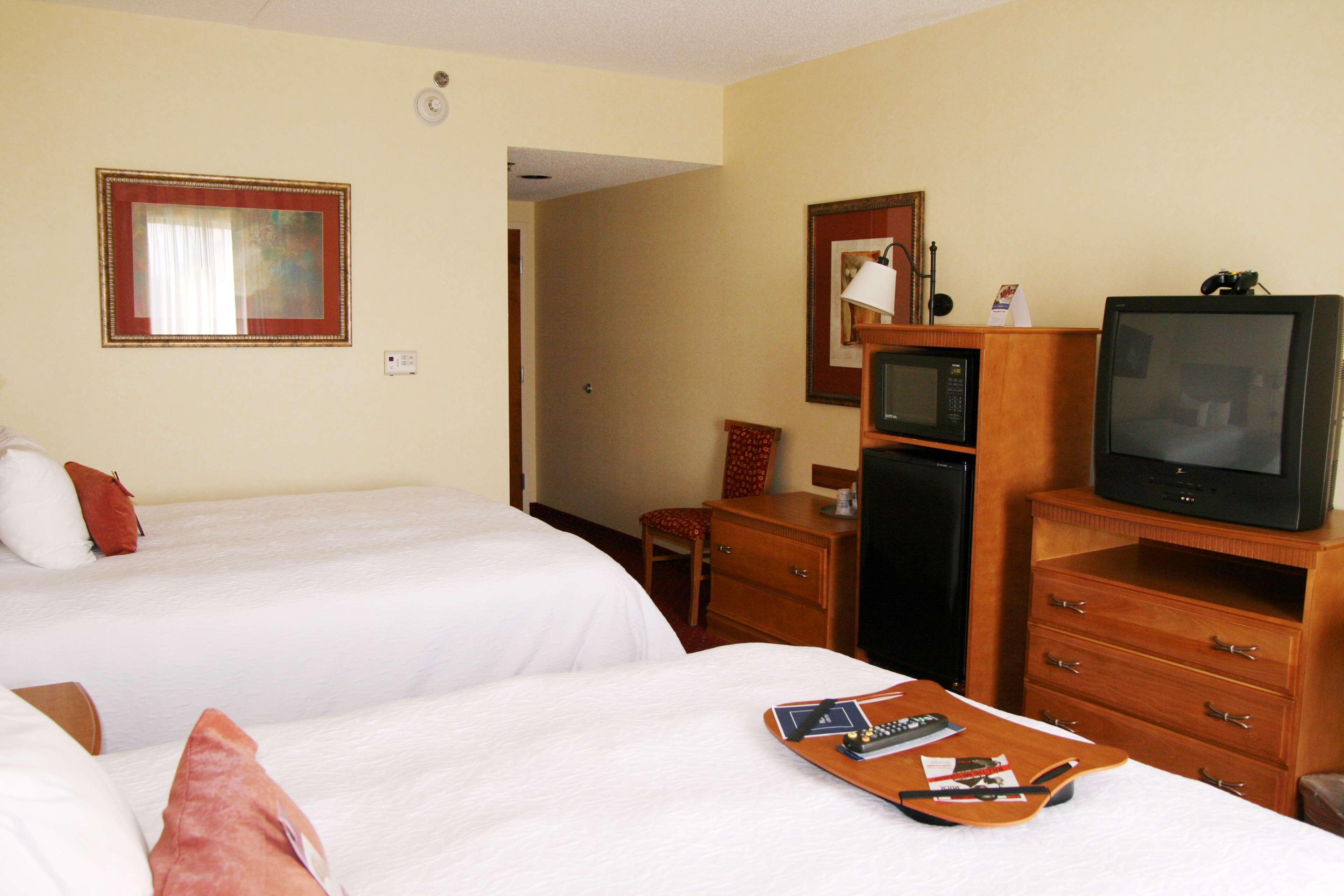 Hotel Hampton & East Louisville