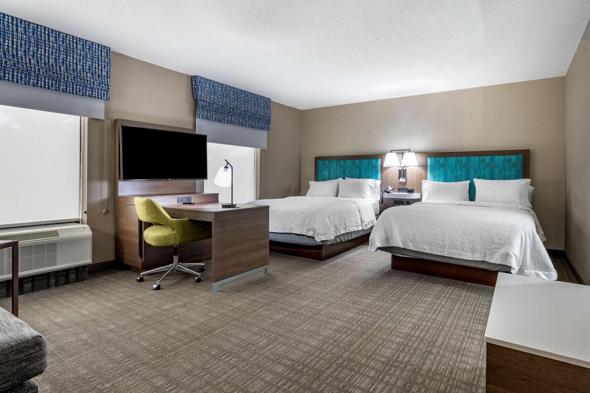 Hotel Hampton & East