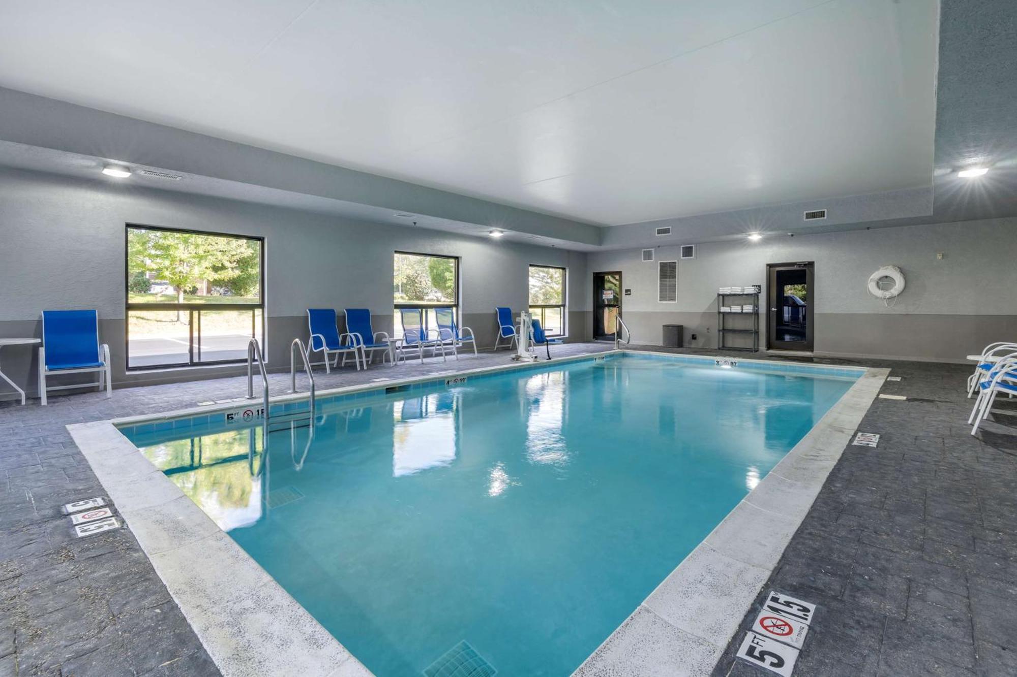 Hampton & East Hotel 3*